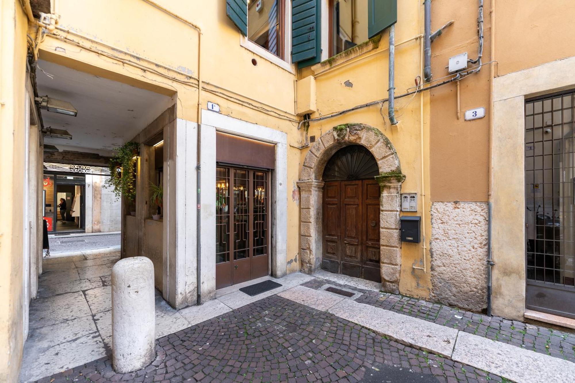 Sgarzerie Luxury Flat 2 Rooms 120Mq Verona Bagian luar foto
