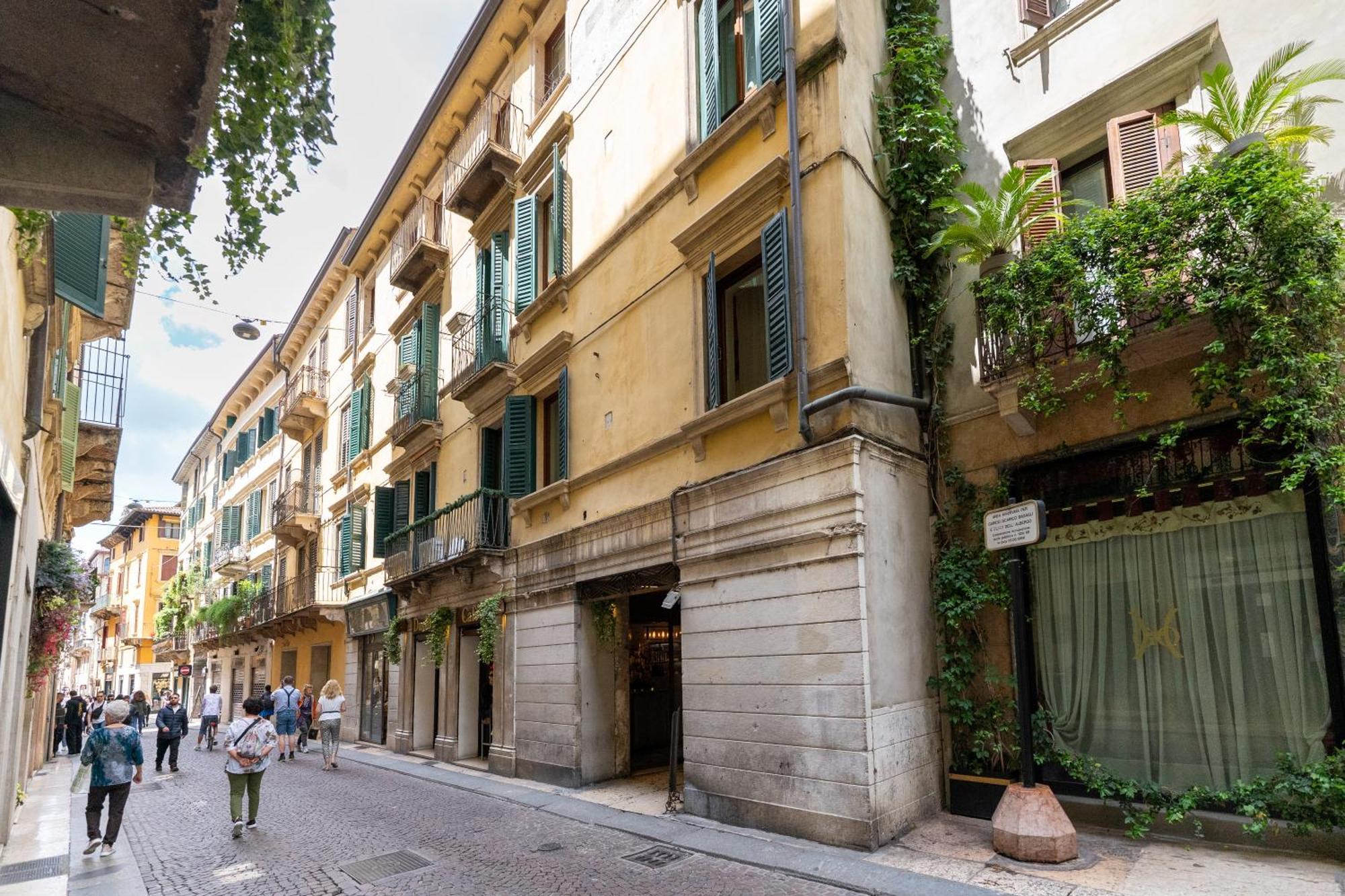 Sgarzerie Luxury Flat 2 Rooms 120Mq Verona Bagian luar foto